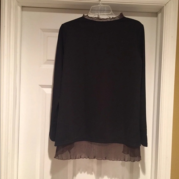 Adorable black top with brown sheer ruffle - Picture 3 of 3